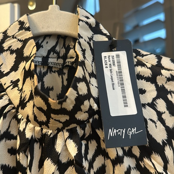 NastyGal NWT Satin Leopard Blouse US2 - Picture 2 of 3